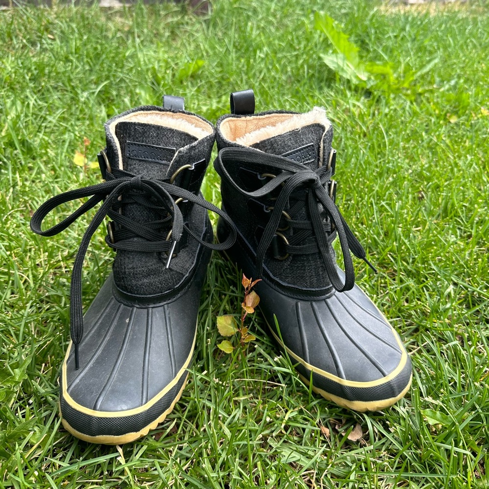 Ballard Buffalo Duck Boot (black with tan lining) Winter boot